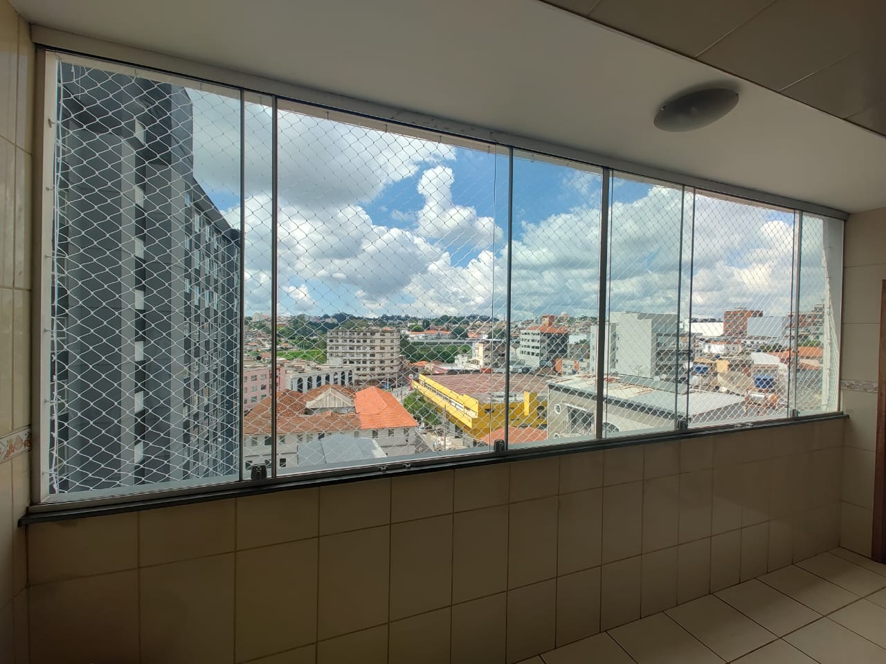 Rede de proteção em janela panorâmica